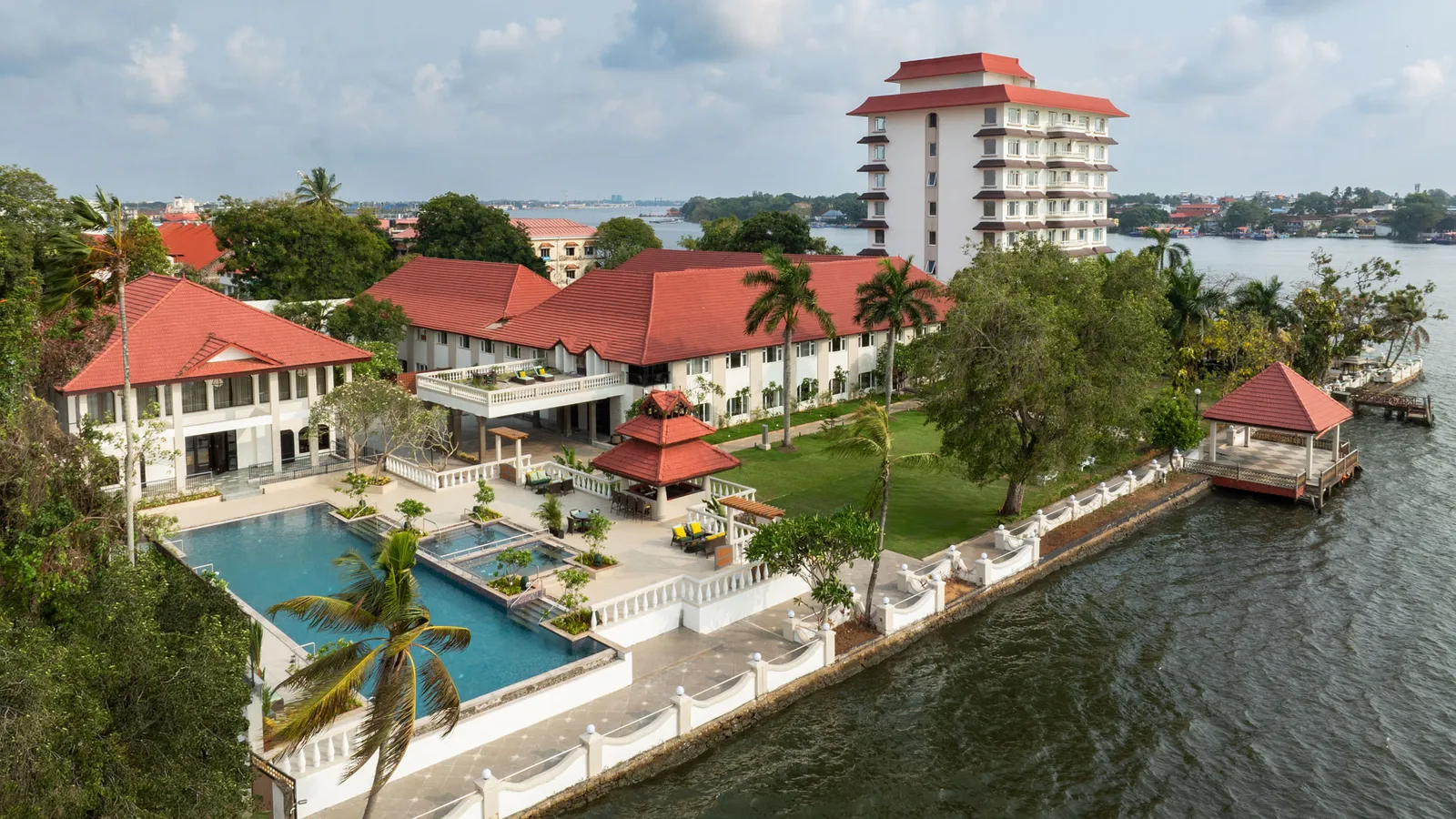 Kochi Airport to Taj Malabar taxi service with clean AC cars and professional drivers