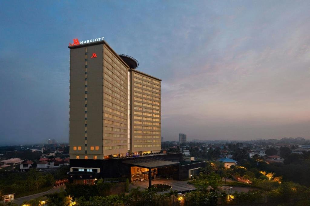 Kochi airport to marriot hotel taxi